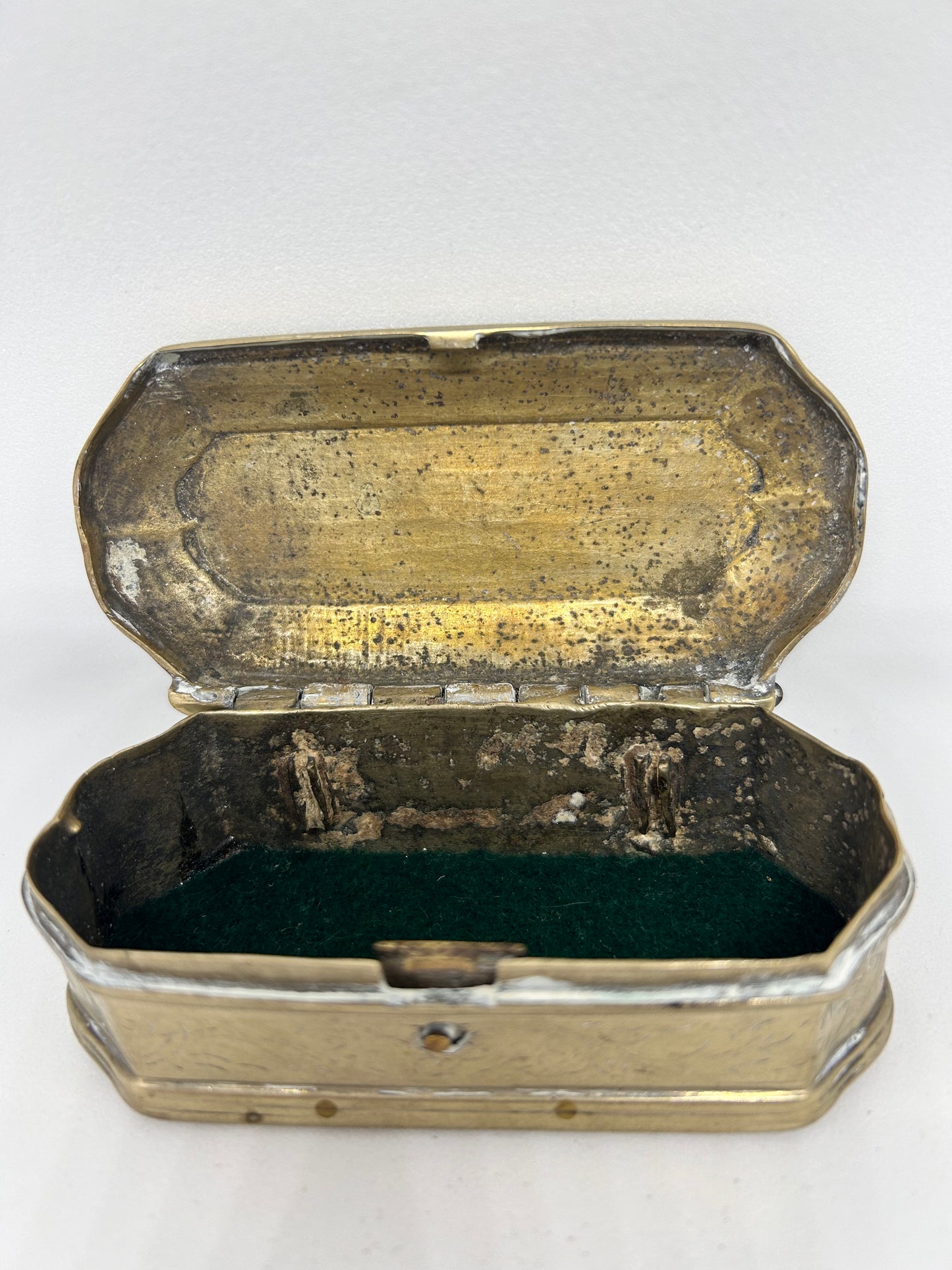 INDIAN ANTIQUE BRASS LIME / BETEL NUT BOX 19TH CENTURY