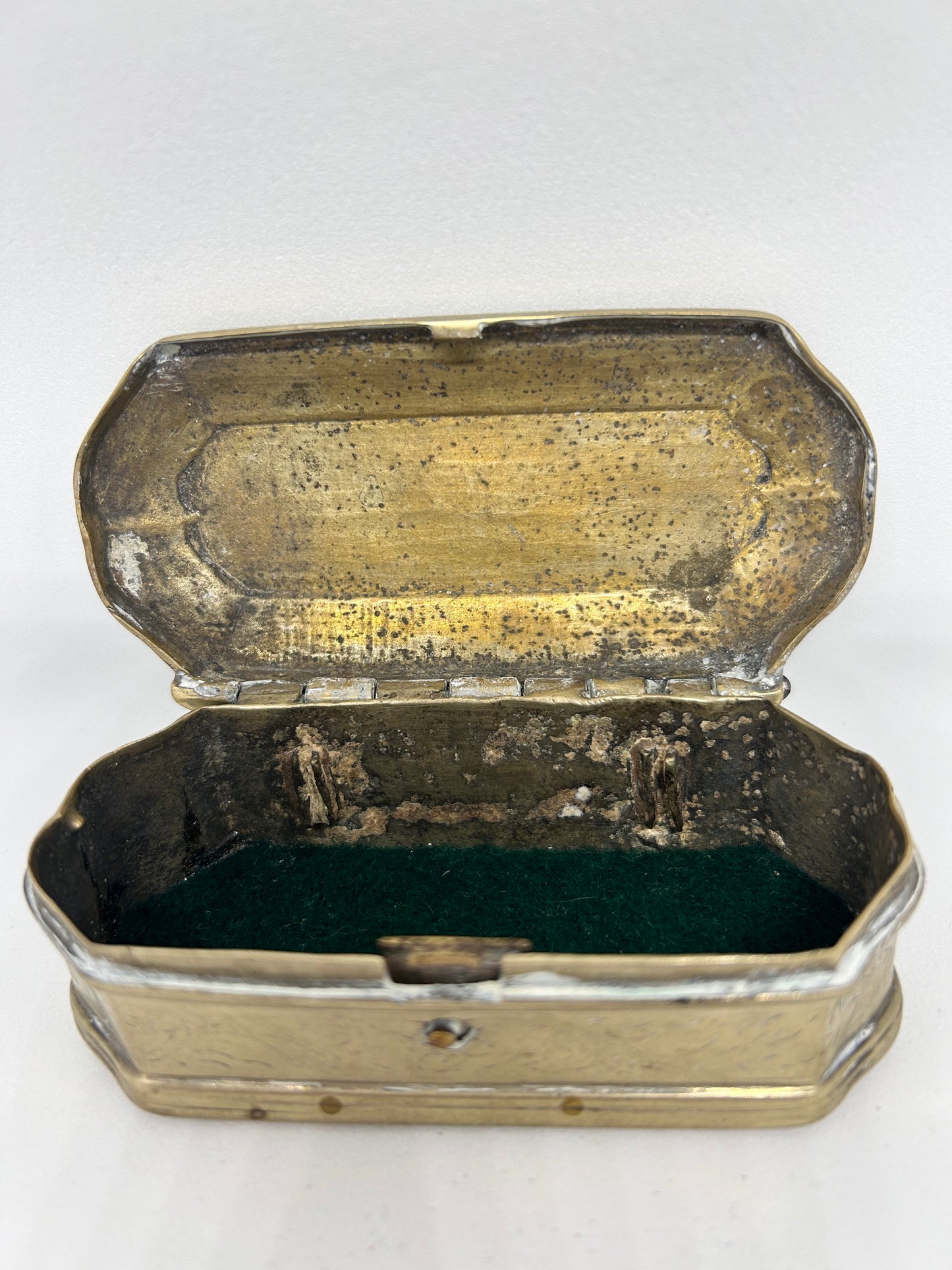 INDIAN ANTIQUE BRASS LIME / BETEL NUT BOX 19TH CENTURY