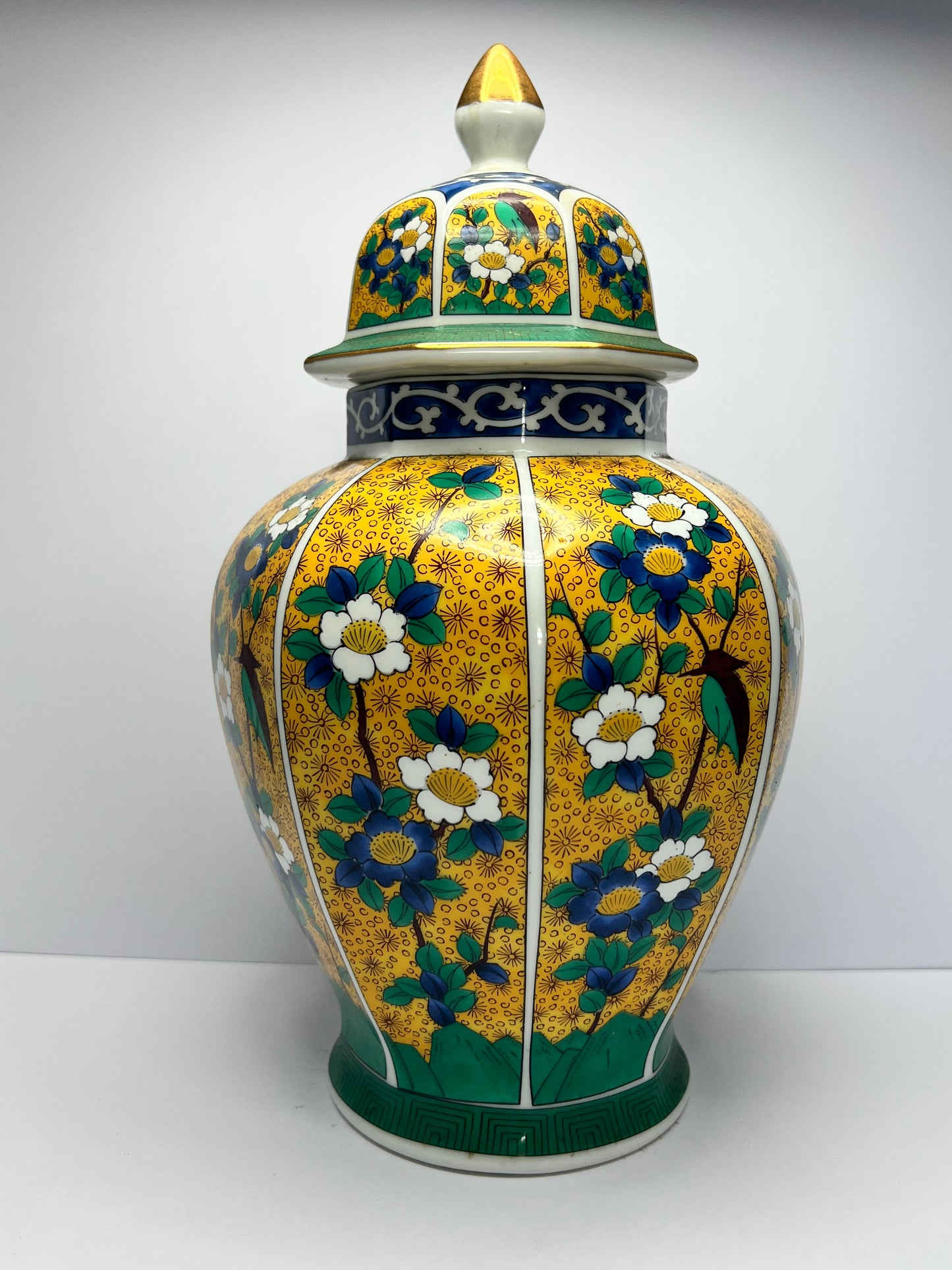 Japanese Kutani -  Large Ginger Jar and Lid