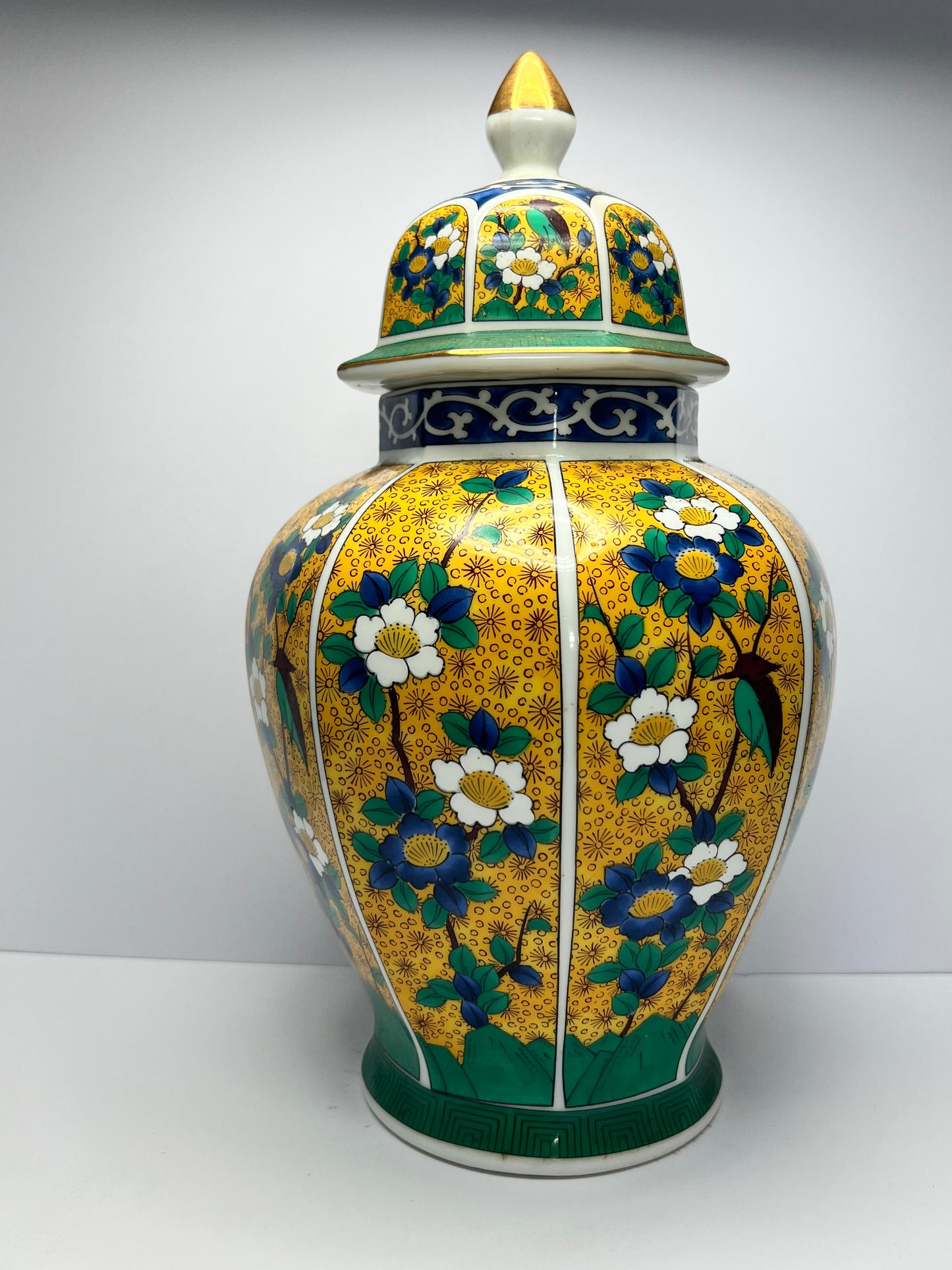 Japanese Kutani -  Large Ginger Jar and Lid